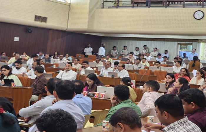 સુરત પાલિકાના 11301 કરોડના બજેટની ખાસ સામાન્ય સભામાં ચર્ચા 2 - image