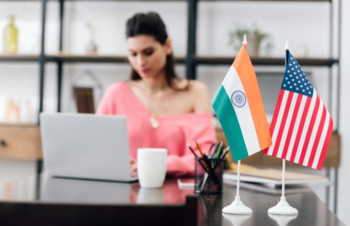 એક ઈમેલ અને અમેરિકામાં રહેતા ભારતીયોમાં અફરાતફરીનો માહોલ, ટ્રમ્પની નીતિથી હડકંપ 1 - image