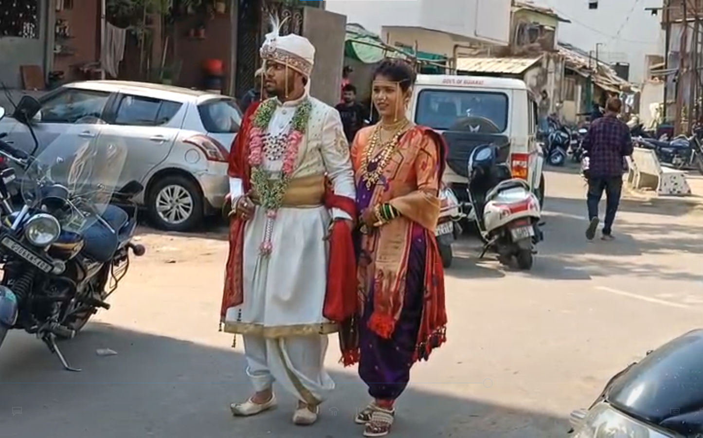 વડોદરા: લગ્નના જોડામાં વોટ આપવા પહોંચેલા વરરાજા નિરાશ, યાદીમાંથી નામ ગાયબ હોવાથી પરત ફરવું પડ્યું 2 - image