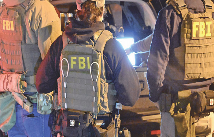 અમેરિકાની નાગરિકતા મેળવવા લૂંટનું નાટક કર્યું, 11 ગુજરાતીઓ ઝડપાયા 1 - image