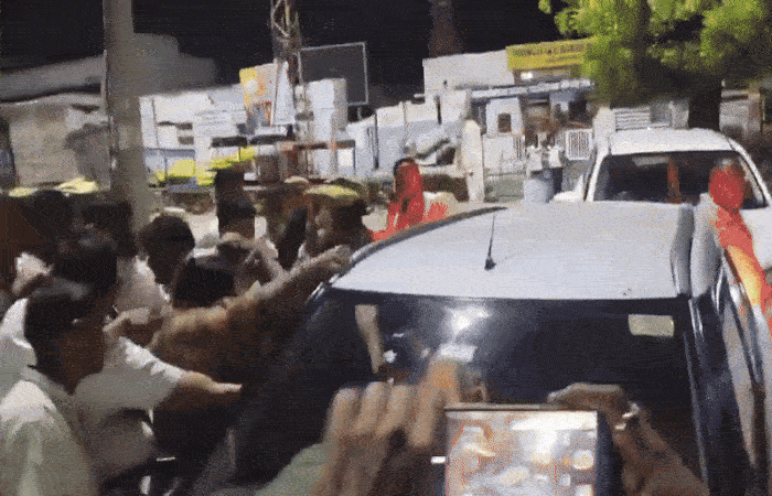 VIDEO: કોંગ્રેસના મહિલા ધારાસભ્યએ ભાજપ નેતાને ફટકાર્યા, શર્ટ ફાડ્યો, જાણો કેમ થયો વિવાદ 1 - image