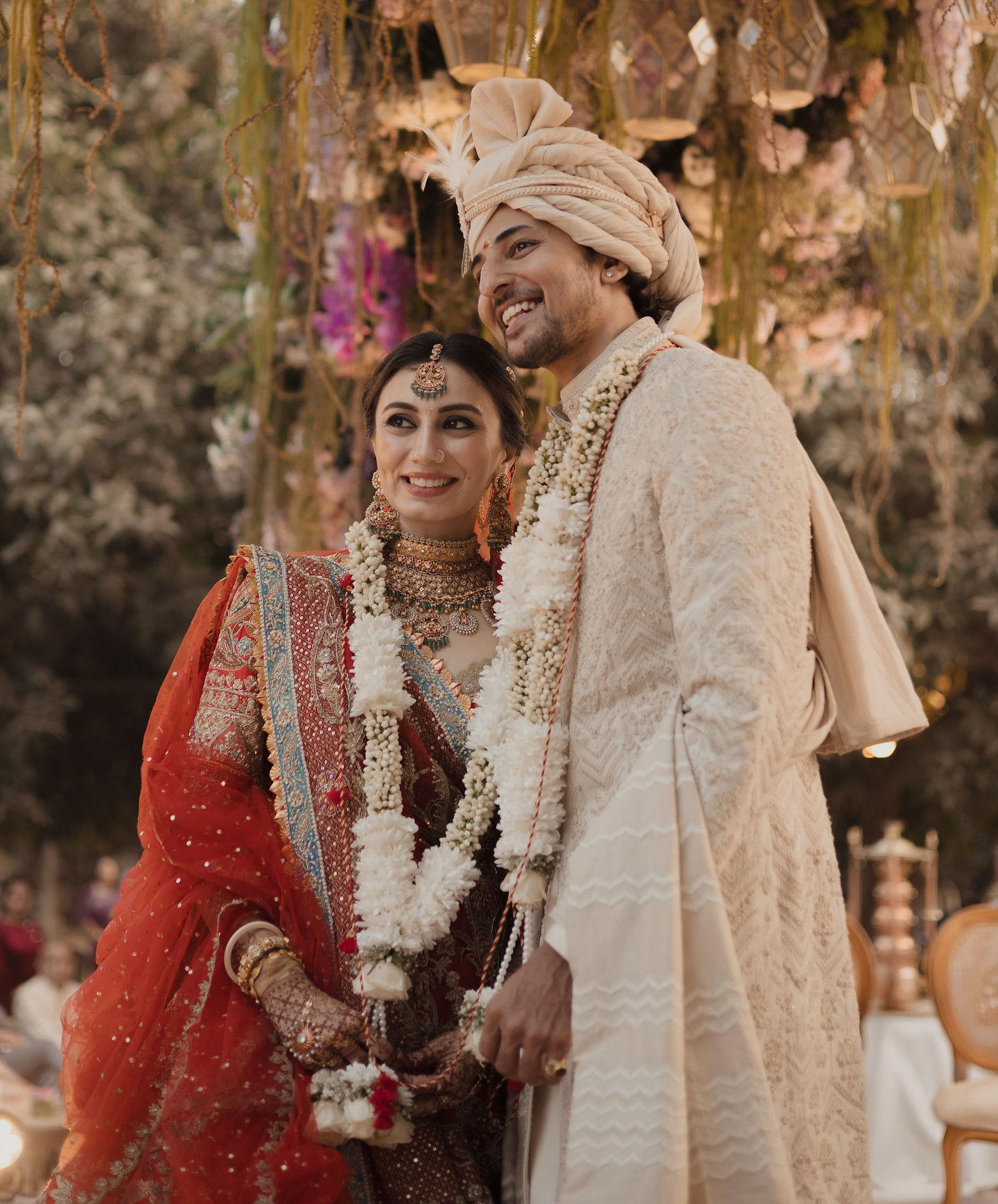 સિંગર દર્શન રાવલે ગુપચુપ રીતે કર્યા લગ્ન, સામે આવી તસવીરો, જાણો કોણ છે દુલ્હન? 5 - image