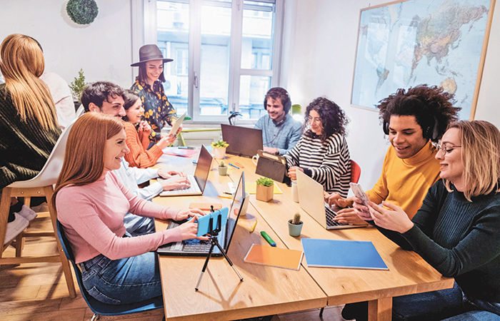 ગ્લોબલ વર્કફોર્સમાં જેન-ઝી : એક કંપનીમાં એવરેજ 13 મહિના નોકરી 1 - image