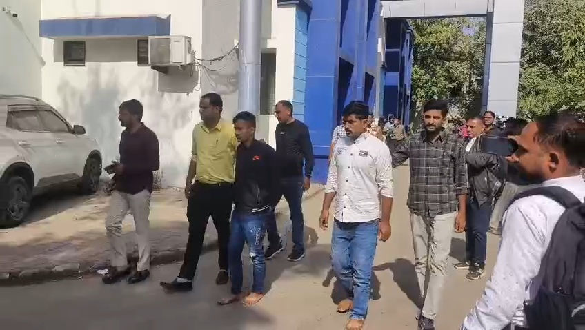 Ahmedaabd Zone-5 LCB foils murder bid, arrests two with pistol, cartridges and knife