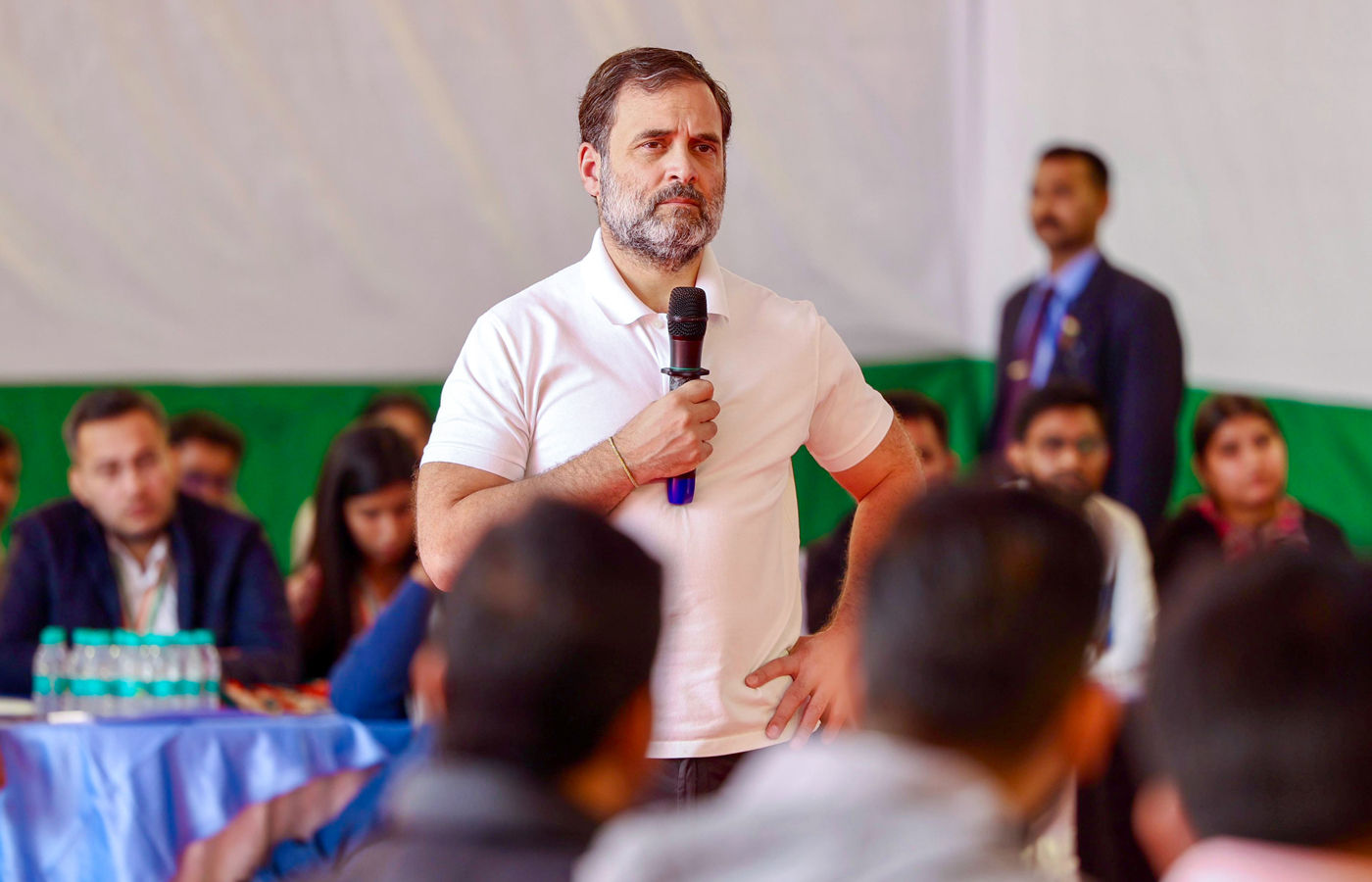 રાહુલ ગાંધીએ શરૂ કર્યું 'વ્હાઇટ ટી-શર્ટ મૂવમેન્ટ', જાણો કોંગ્રેસ નેતાના યુવાનોને જોડવાના નવા અભિયાન વિશે 1 - image