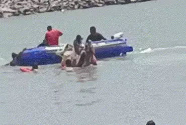 Seven pilgrims drowns in Dwarka one dead six rescued