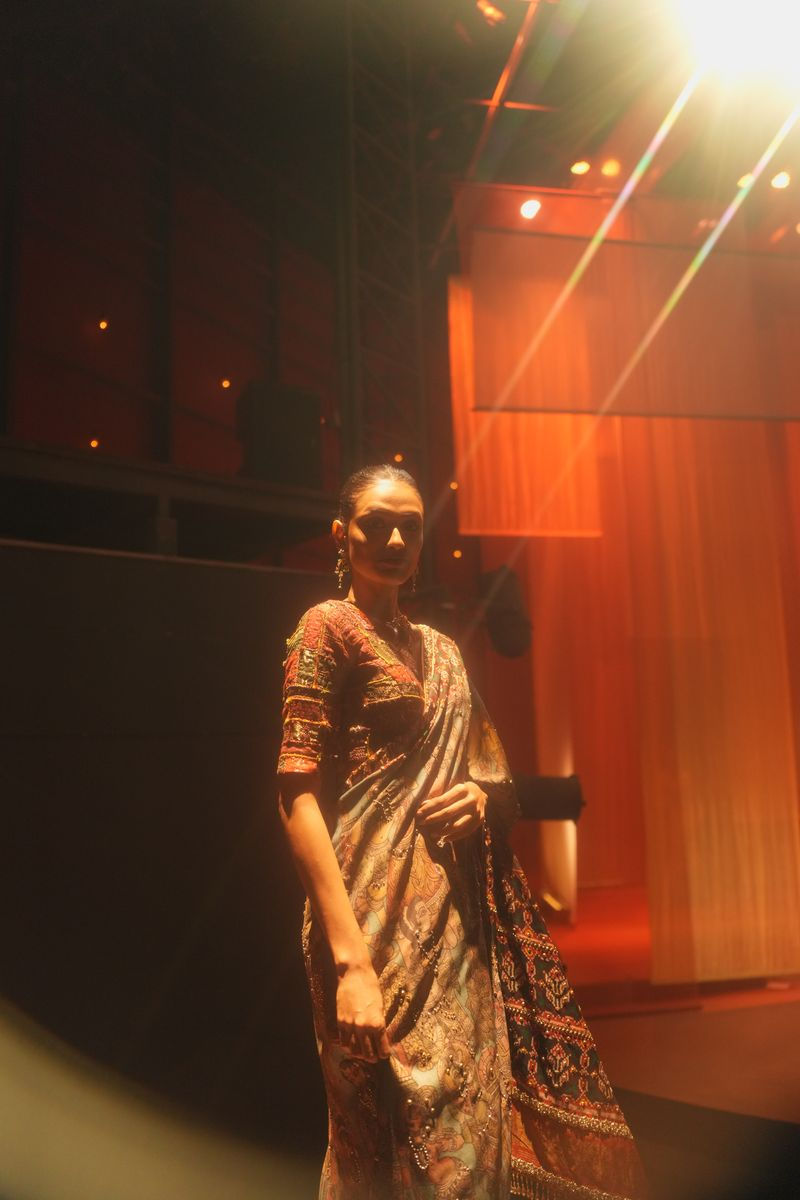 અમદાવાદમાં ફેશન ફીવર! એન્સેમ્બલના ખાસ શોમાં જોવા મળી દેશના દિગ્ગજ ડિઝાઇનર્સની કલાકૃતિ 2 - image