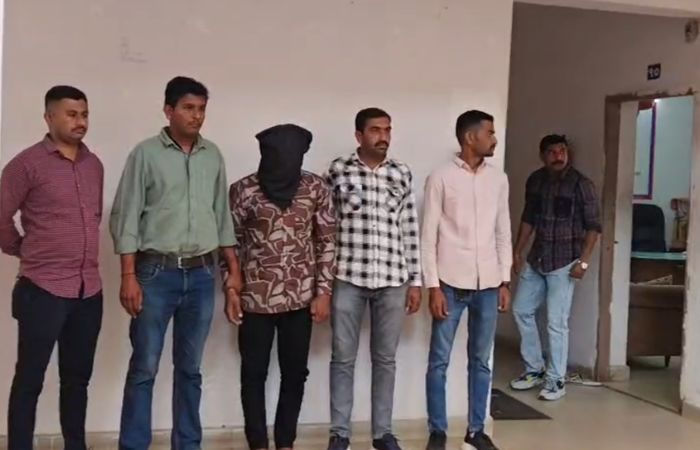 અમદાવાદના વટવામાં ખૂની ખેલ, છરી અને ઈંટના ઘા ઝીંકી યુવકની હત્યા, આરોપીની ઘરપકડ 2 - image