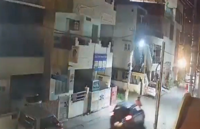 નજીવી બાબતે બે કિલોમીટર સુધી પીછો કરી ડિલિવરી બોયને કારથી ટક્કર મારી, ઘટનાસ્થળે જ મોત; આરોપી કપલની ધરપકડ 1 - image