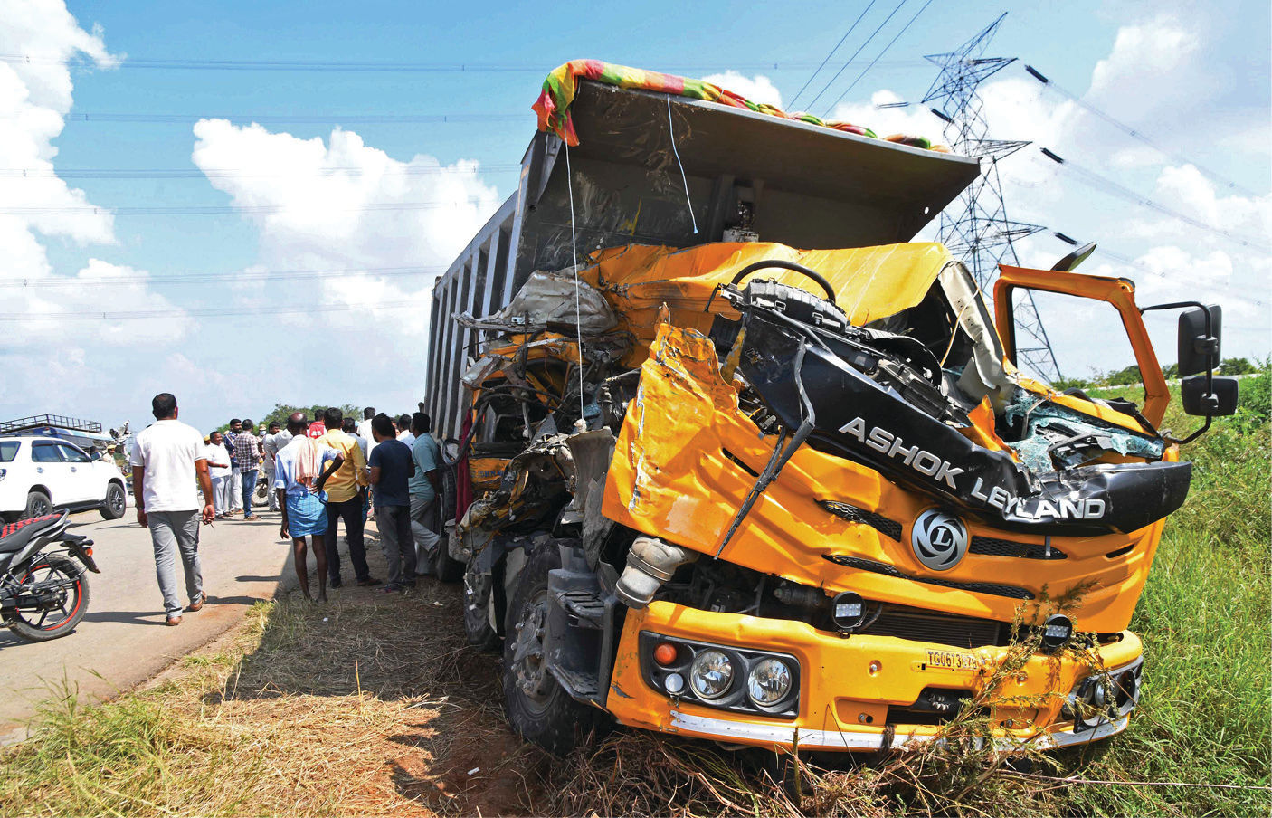 PHOTO : રોડ પર મોતનું તાંડવ... છેલ્લા 24 કલાકમાં પાંચ અકસ્માત, 60ના મોત, 42ને ઈજા 5 - image