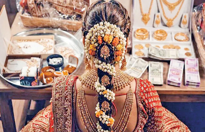 આઇએએસ મૂરતીયાના રૂ.એક કરોડ સીએના 25 લાખ, ક્લાર્કના 10 લાખ 1 - image