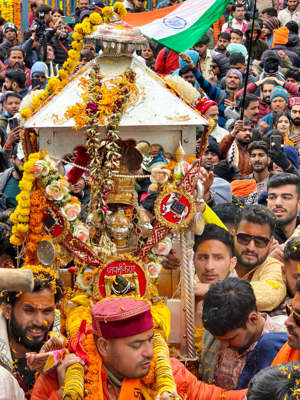 કેદારનાથના કપાટ ખૂલ્યા: મંદિર પરિસરમાં મોબાઈલ-રીલ્સ પર પ્રતિબંધ, જાણો નવા નિયમો 3 - image