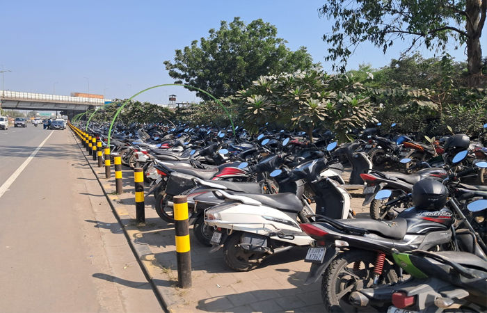 વડોદરામાં ટ્રાફિકને અવરોધતા પાર્કિંગ જગ્યા વગરના બાંધકામો અને ફૂટપાથના દબાણો 1 - image