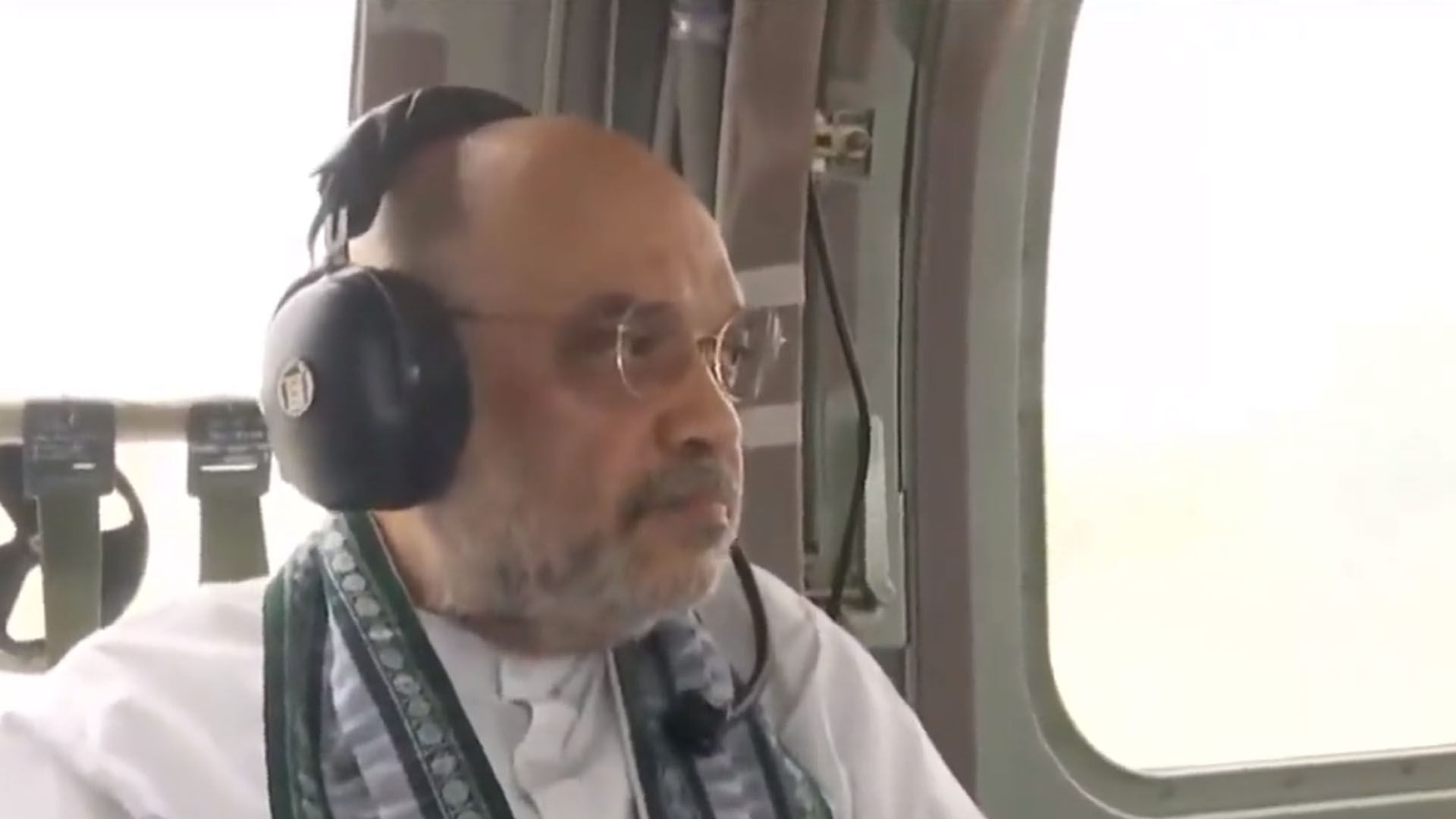 અમિત શાહે કચ્છમાં કર્યુ હવાઇ નિરીક્ષણ, માંડવી સિવીલ હૉસ્પિટલ અસરગ્રસ્તના ખબર અંતર પુછ્યા 1 - image