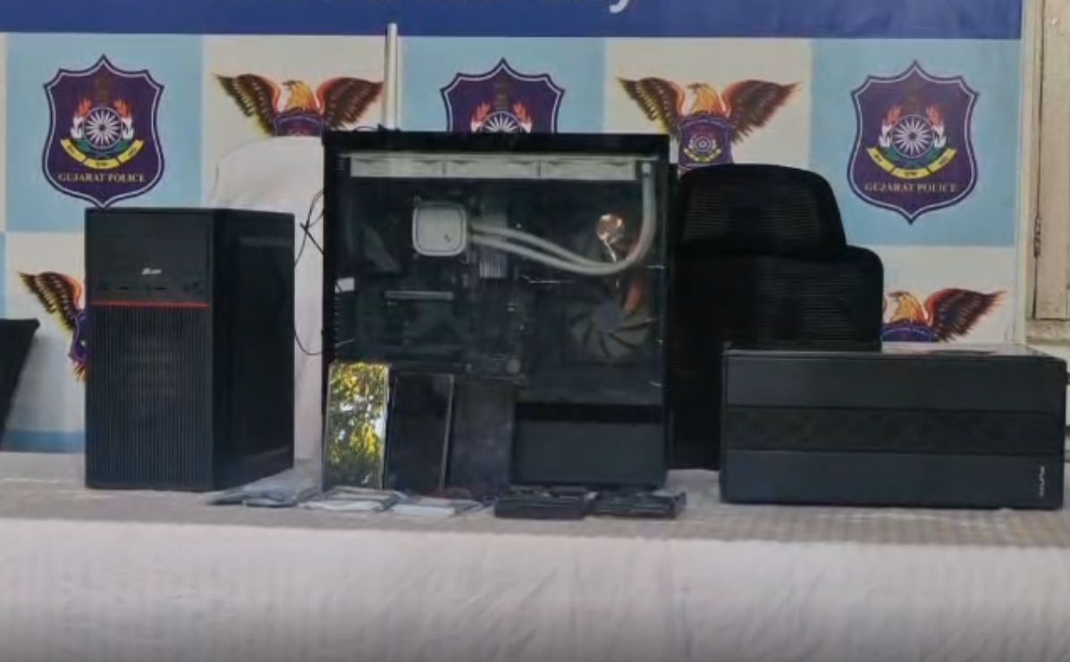 12 પાસ બાંગ્લાદેશી યુવકે ડેડ ઈ-મેઈલ હેક કરી બોમ્બની ધમકીઓ આપી, અમદાવાદ પોલીસે ટ્રિકથી ટ્રેપ કર્યો 2 - image