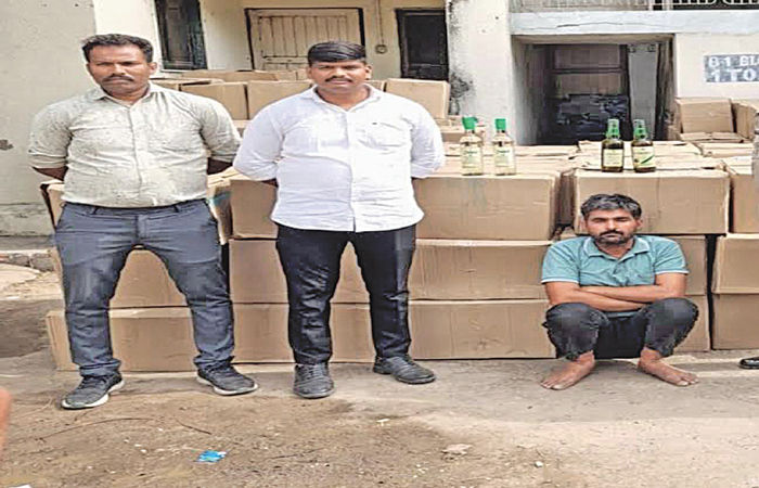 બગોદરા પાસે ટ્રકમાંથી 73 લાખના દારૂ સાથે રાજસ્થાનના ચાલકની ધરપકડ 1 - image