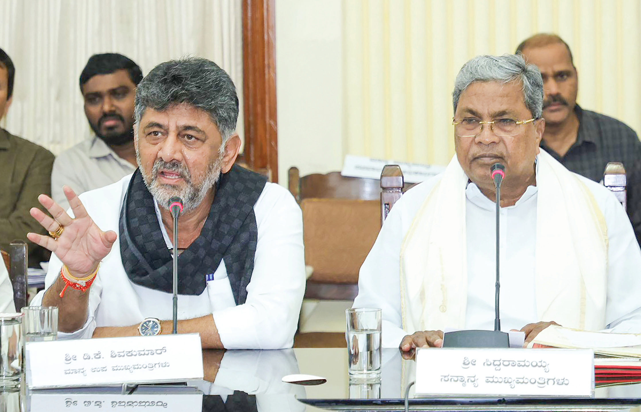 કર્ણાટકમાં 'મુખ્યમંત્રી પદ'ના વિવાદ વચ્ચે સરકારનો મોટો નિર્ણય, બદલ્યાં 2 શહેરના નામ 1 - image