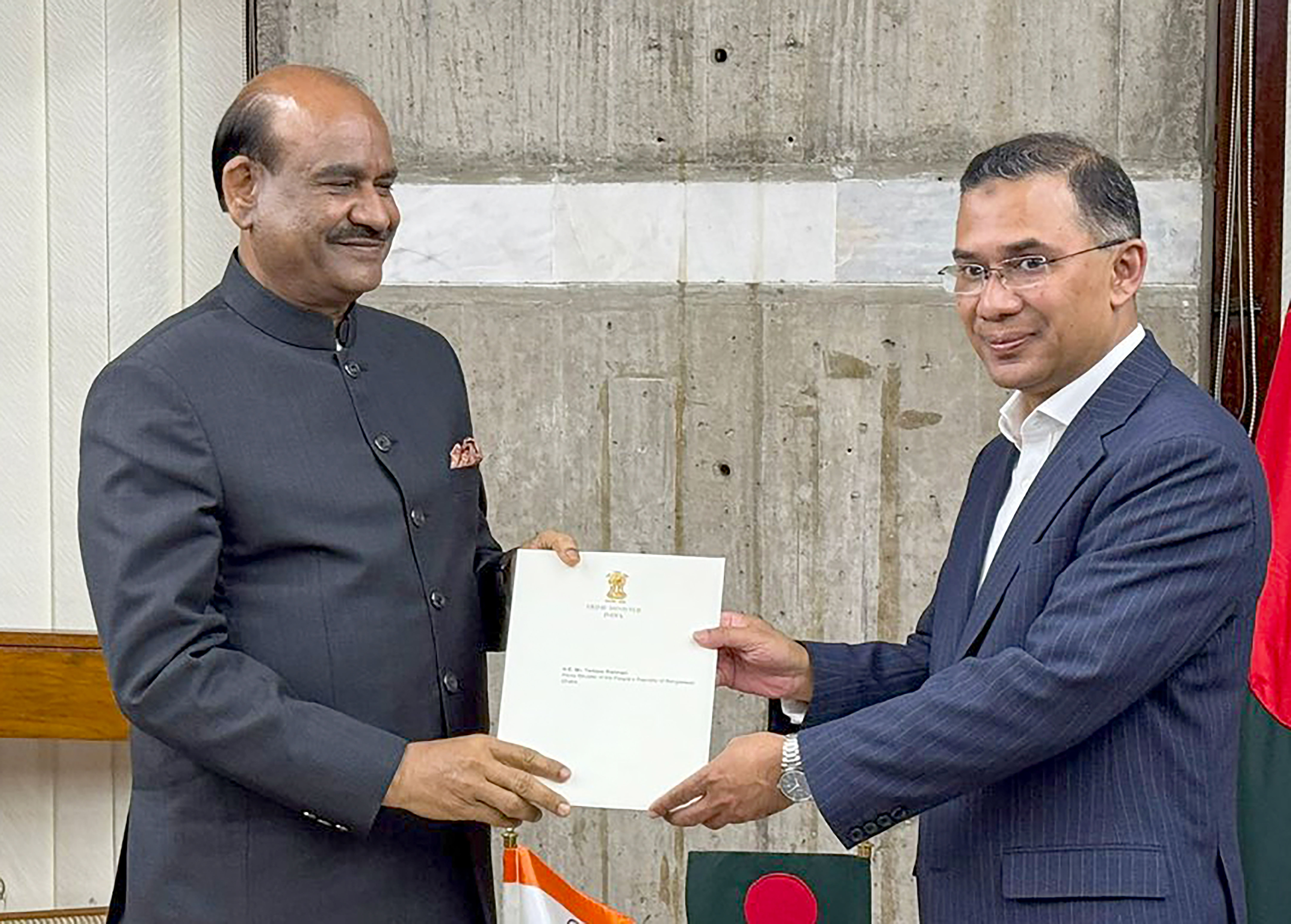 સત્તા પલટતાં જ બાંગ્લાદેશના સૂર બદલાયા! રહેમાને યુનુસનો ફરમાન રદ કરી ભારત અંગે લીધો મોટો નિર્ણય 2 - image