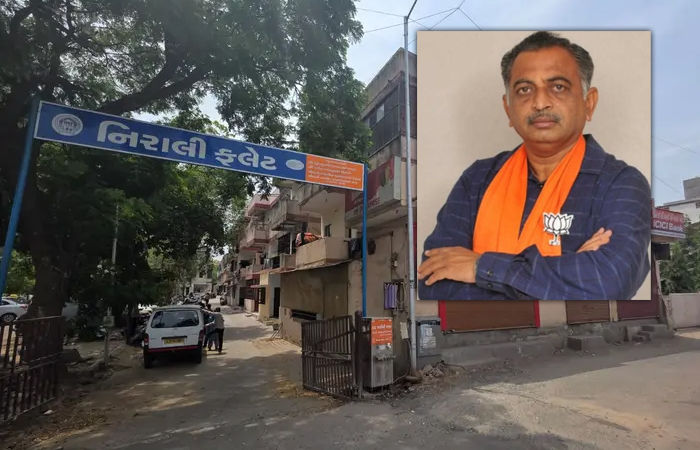 ભાઈની ગેરકાયદે દુકાન બચાવવા ભાજપના કોર્પોરેટરે સોસાયટીનું રિ ડેવલોપમેન્ટ અટકાવ્યું 1 - image