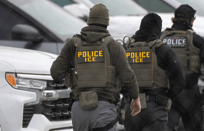 અમેરિકન જજોએ 4,400 કેસમાં આઇસીઇની ધરપકડ ગેરકાયદે ઠેરવી 1 - image