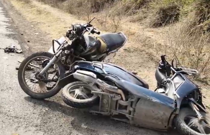 અમરેલી: ધારી-બગસરા રોડ પર બાઈક અને મોપેડ વચ્ચે ભયાનક ટક્કર, બેના મોત, ત્રણ ઈજાગ્રસ્ત 1 - image