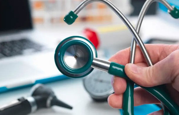 Surat SOG nabs four bogus doctors with Std 10 12 and BA qualifications 