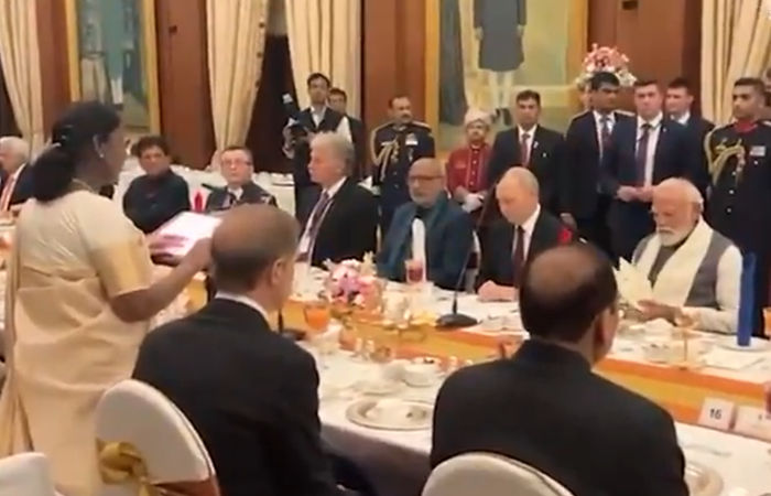 VIDEO: રશિયાના પ્રમુખ પુતિનનો બે દિવસનો ભારત પ્રવાસ પૂર્ણ, દિલ્હીથી મોસ્કો પરત ફર્યા 1 - image