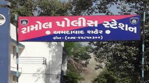 વસ્ત્રાલમાં તલવારથી હુલમા કરી વાહનોમાં તોડફોડ કરનારી ગેંગના ત્રણ પકડાયા 1 - image