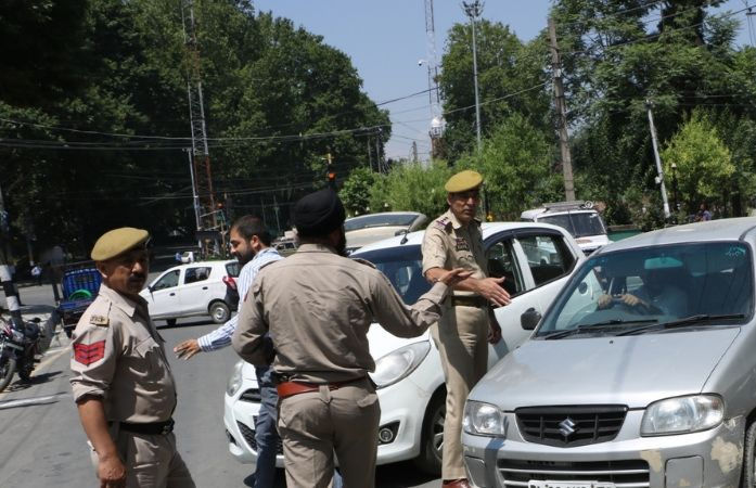 જૈશ આતંકી મોડ્યુલ: અનંતનાગમાં દરોડા બાદ હરિયાણાથી ડૉ. પ્રિયંકા શર્માની અટકાયત 1 - image