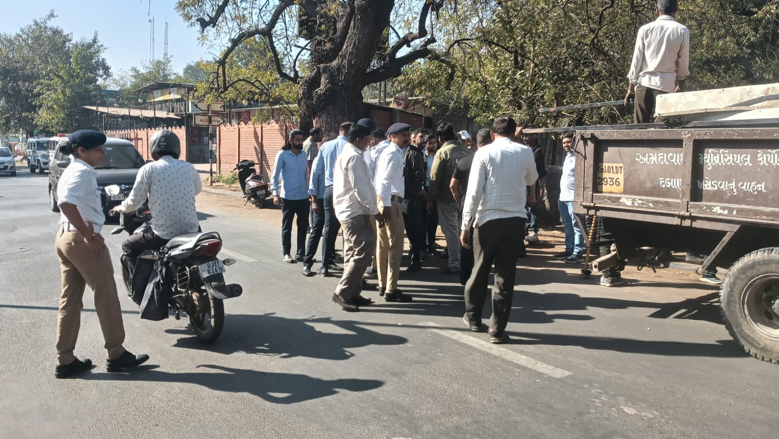 S G હાઇવે પર રોંગ સાઇડ અને રોંગ પાર્કિગના એક હજારથી વધુ કેસ નોંધ્યા 2 - image