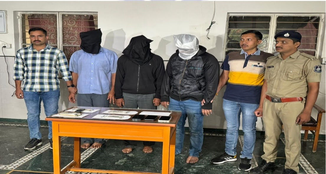 બેંકમાં ખાતેદારોને મદદરૂપ થવાના બહાને પૈસા તફડાવતી ઇરાની ગેંગના ત્રણ પકડાયા 1 - image