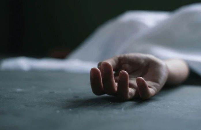 અમદાવાદના થલતેજમાં યુવતીએ પ્રેમીના ત્રાસથી કંટાળી આપઘાત કર્યો, SG હાઈવેની જાણીતી હોટેલમાં વેઈટર હતી 1 - image