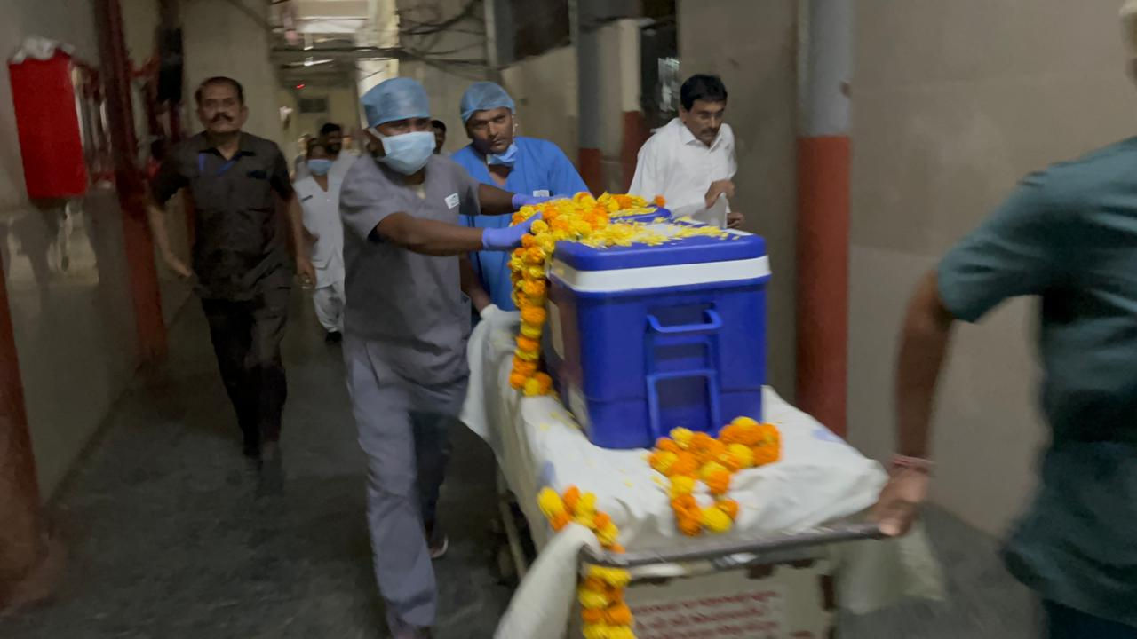 જામનગરના બ્રેઈનડેડ યુવકના અંગોને વિમાન માર્ગે સ્પેશિયલ કોરિડોરથી અમદાવાદ મોકલાયા 4 - image