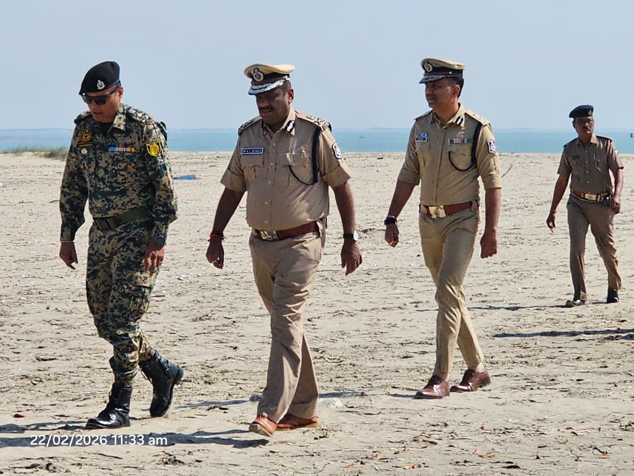 કચ્છમાં બેદરકાર પોલીસ અધિકારીઓનીે અન્ય જિલ્લાઓમાં સજા રૂપે બદલી કરાશે 2 - image