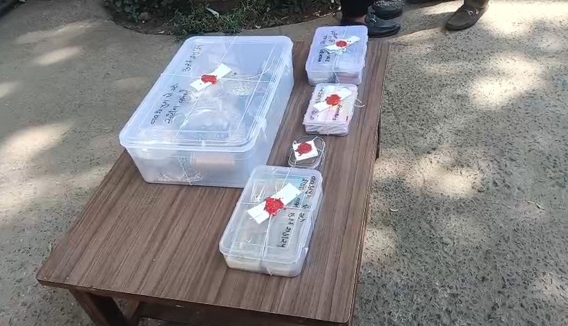 અમદાવાદ: ઝાડ કાપવાના બહાને નવરંગપુરાના બંગલામાં ચોરી કરનાર ગેંગનો પર્દાફાશ, સગીર સહિત ત્રણ ઝડપાયા 3 - image