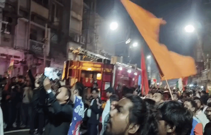 ભારતની જીતના જશ્ન વચ્ચે લહેરીપુરા દરવાજામાં આગ લાગતા અફરાતફરી 1 - image