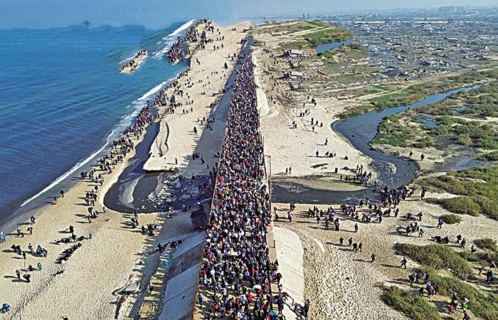 આ દૃશ્ય દેખાય છે એટલું મનોહર નથી! 1 - image