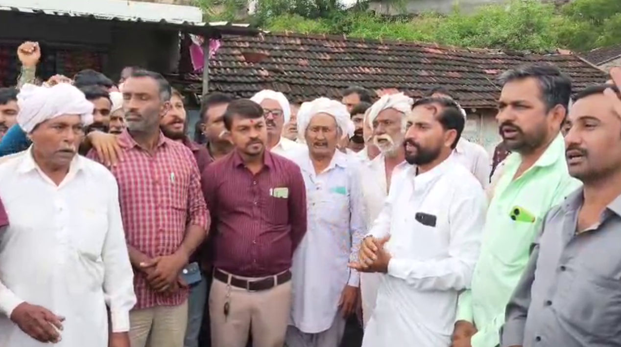 VIDEO: 'નેટવર્ક આવતુ નથી, એપ ખુલતી નથી..' ઓનલાઈન સર્વેના ગતકડાંથી અમરેલીના ખેડૂતોમાં રોષ, પેકેજની માગ 2 - image