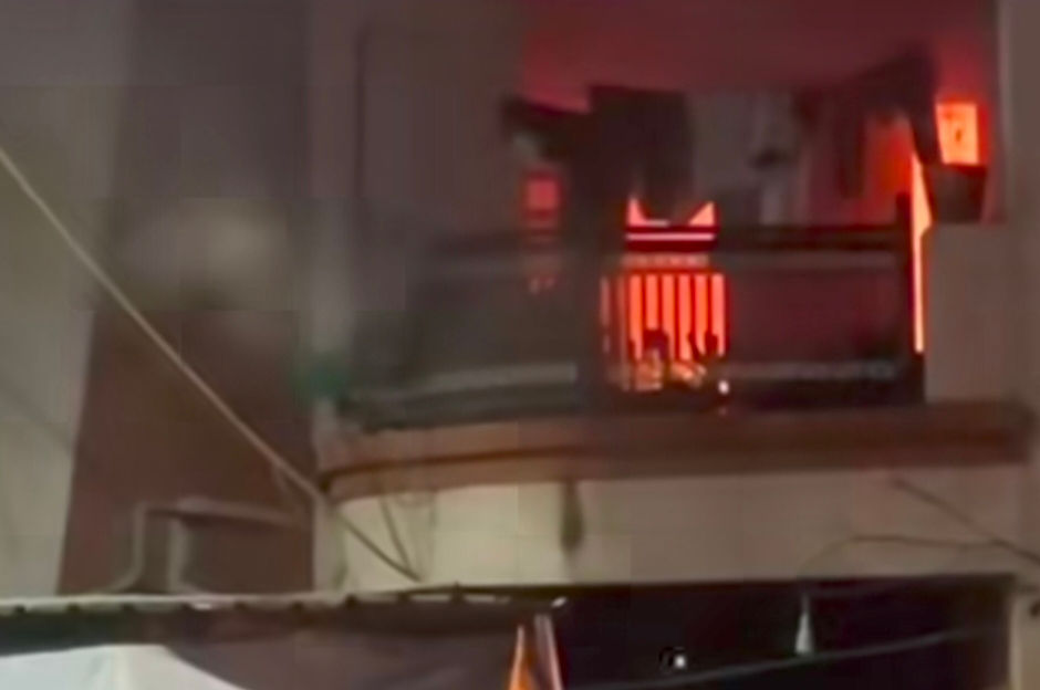 ગોત્રીના બે માળના મકાનમાં આગ લાગતાં ફસાયેલા બાળકનું રેસ્ક્યુ 1 - image