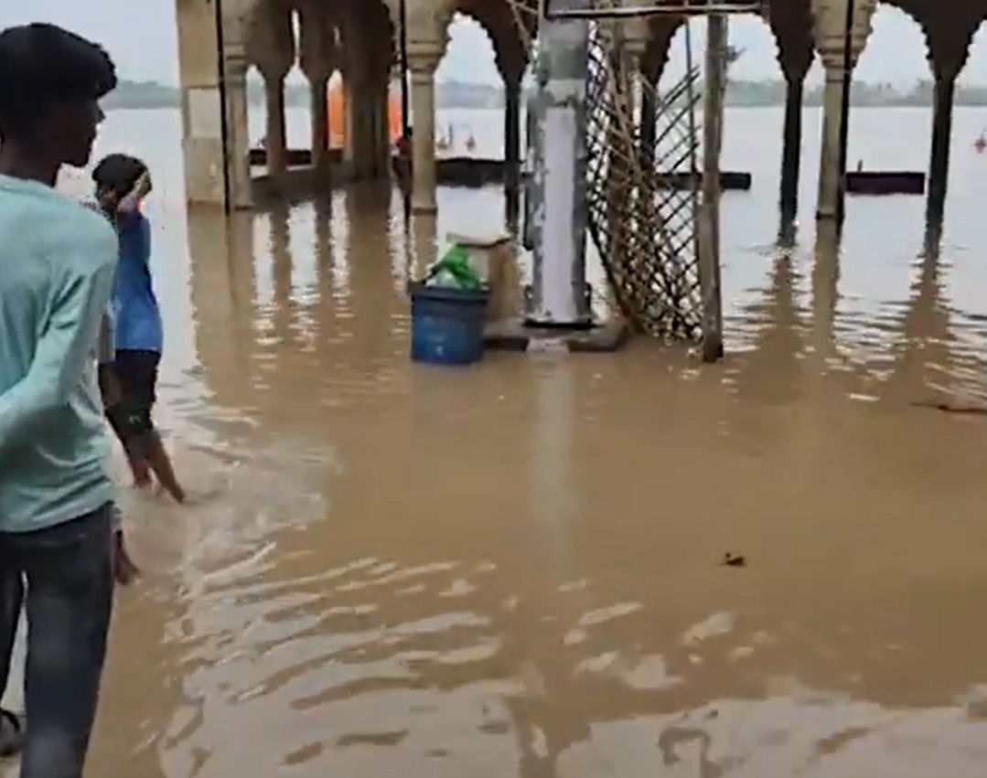 VIDEO : દેશના 6 રાજ્યોમાં વરસાદી કહેર... અનેક ગામો જળમગ્ન, યુપી-રાજસ્થાનમાં પૂરનો ખતરો 3 - image