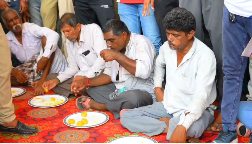 30 મિનિટમાં 30 લાડુ સફાચટ, તરણેતરના મેળામાં ગ્રામીણ ઓલિમ્પિકની રસાકસીભરી લાડુ સ્પર્ધા 2 - image